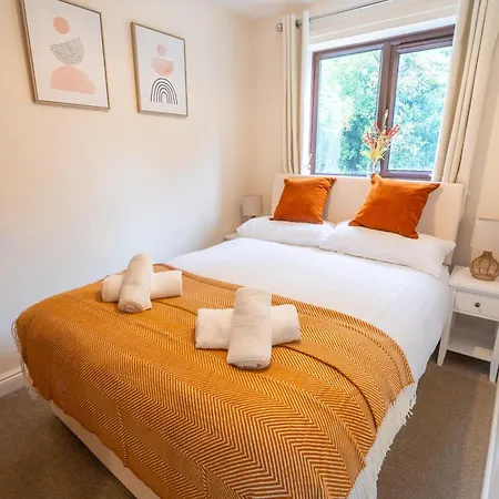 2 Bed, Ground Floor Flat, *