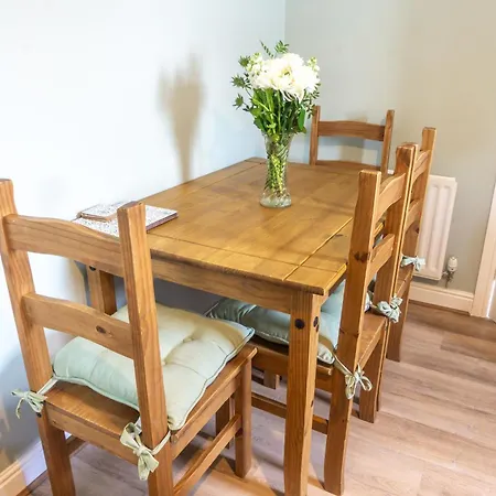 2 Bed, Ground Floor Flat, شقة