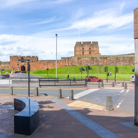 2 Bed, Ground Floor Flat, Lejlighed *