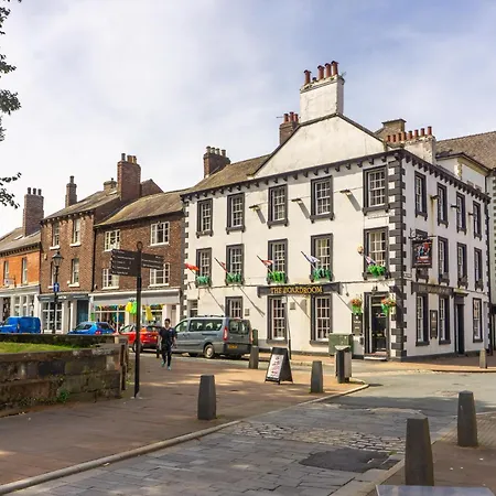 2 Bed, Ground Floor Flat, *