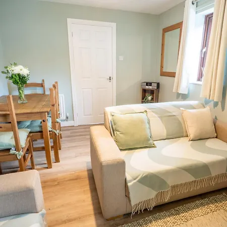 2 Bed, Ground Floor Flat, Lejlighed *