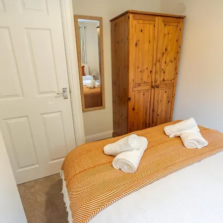 2 Bed, Ground Floor Flat, Lejlighed *