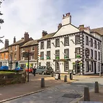 2 Bed, Ground Floor Flat, *